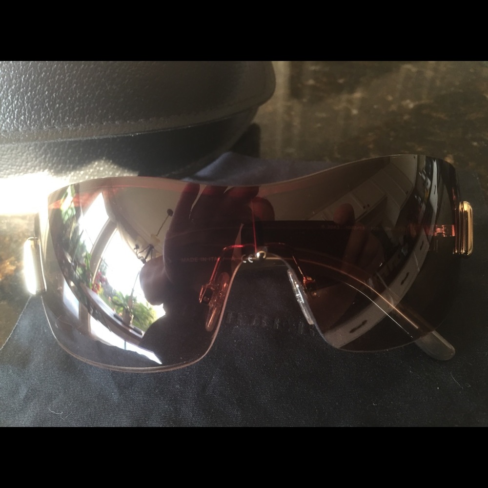 Authentic Burberry Sunglasses - Picture 5 of 14